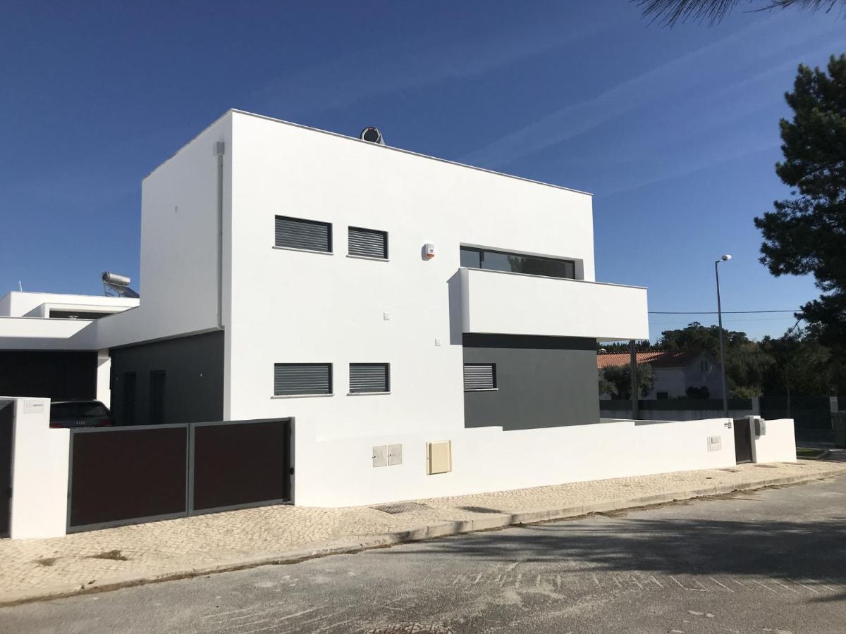 Modern Villa With Private Pool Near The Beautiful Beach Of Foz De Arelho Nadadouro ภายนอก รูปภาพ