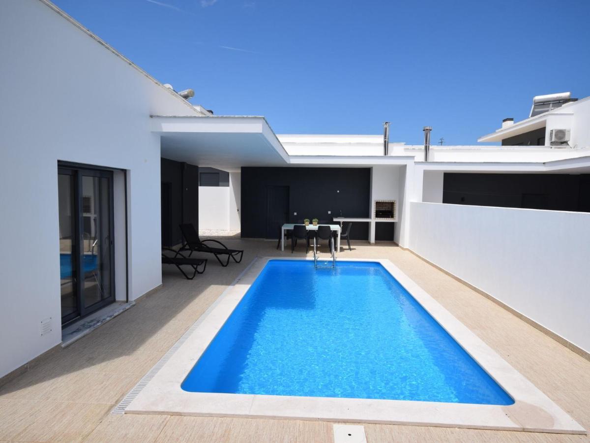 Modern Villa With Private Pool Near The Beautiful Beach Of Foz De Arelho Nadadouro ภายนอก รูปภาพ
